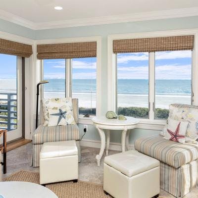 Oceanfront living room in a Kiawah Island vacation rental.